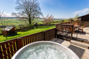 Гостиница Douglas Fir Lodge with Hot Tub near Cupar Fife  Luthrie